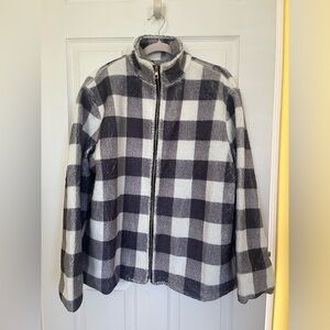 Women’s Black and White Shacket Size large